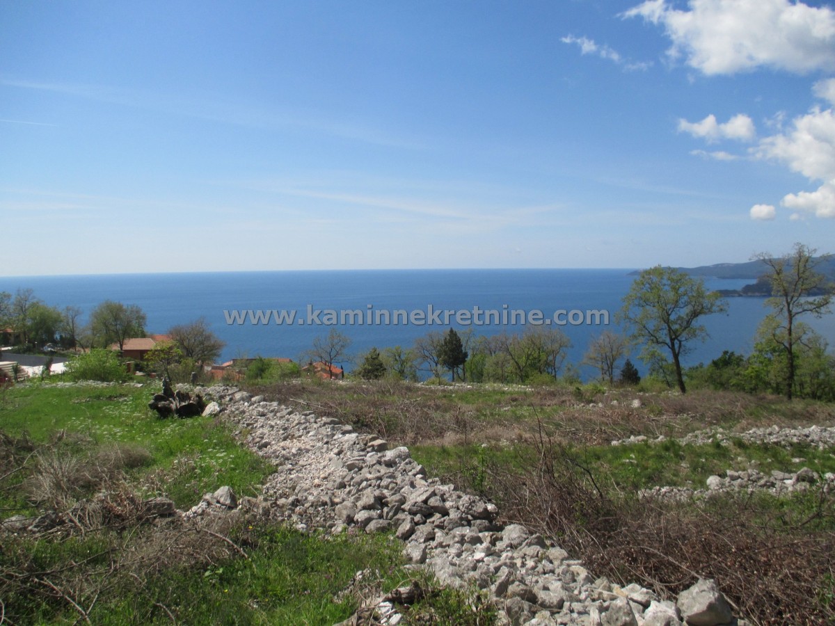 Plac sa pogledom na more iznad Svetog Stefana, Blizikuće, Budva
